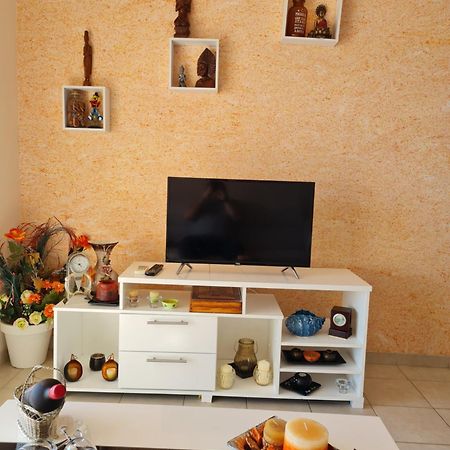 Michaela'S Apartment Пафос Екстериор снимка